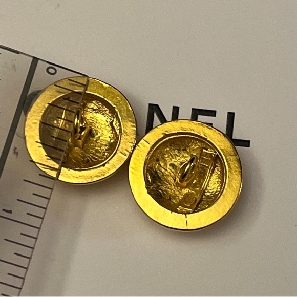 AUTHENTIC!! Lot Of 2 Chanel Vintage CC Buttons Gold Plated 1990 R3 - Picture 7 of 9